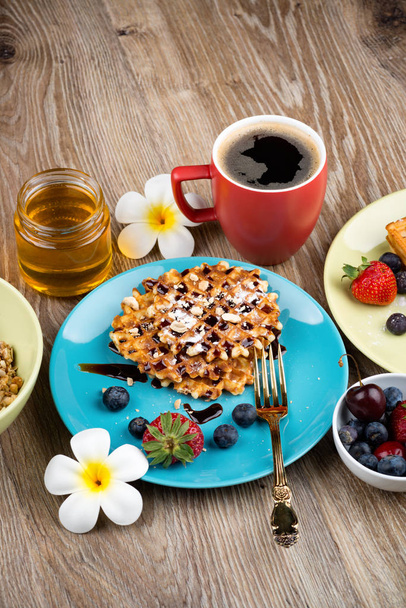Healthy breakfast on wooden background - Fotoğraf, Görsel