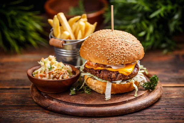 Burger with cheese - Foto, afbeelding