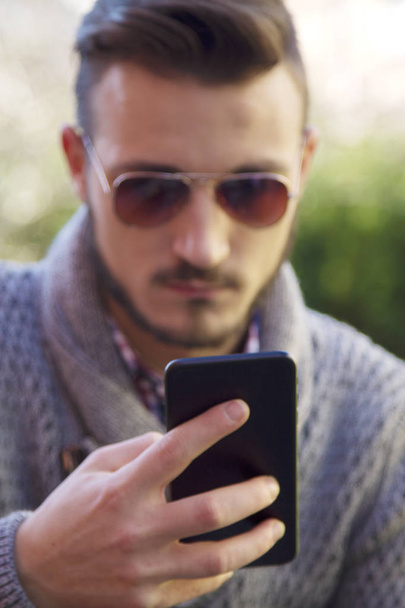 Man hipster using cellphone - Фото, зображення