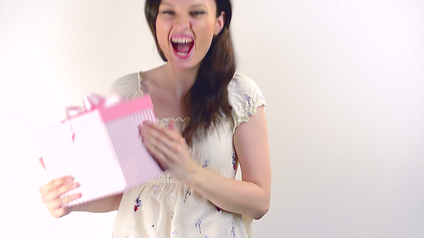 gelukkig meisje met een gift - Video