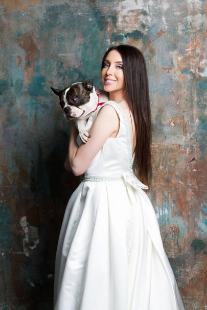 Pretty bride is holding a dog - Φωτογραφία, εικόνα