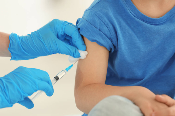 Female doctor vaccinating boy - Фото, изображение