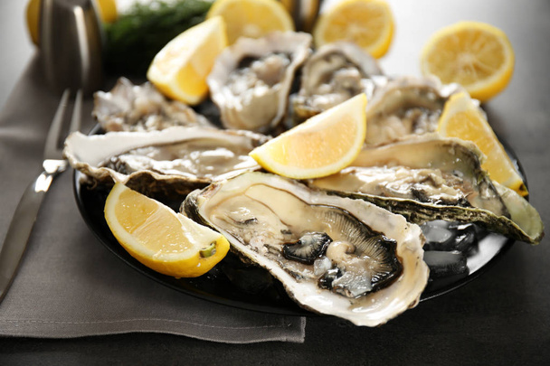 Tasty fresh oysters - Фото, зображення