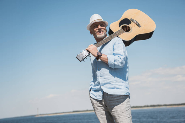 Senior man with guitar  - Zdjęcie, obraz