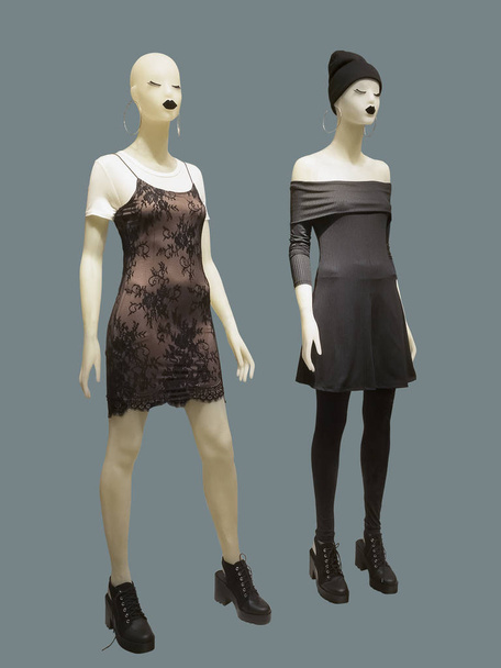 Két teljes hosszúságú női mannequins - Fotó, kép