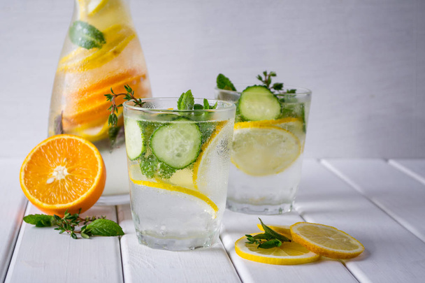 Mineral water with a lemon slices  and mint  - Фото, зображення