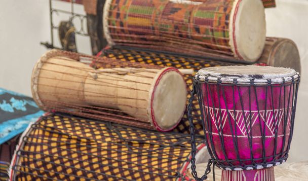 различные африканские барабаны
 - Фото, изображение