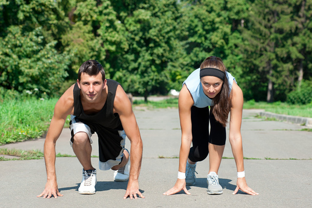 Fitness couple ready to start running - Fotografie, Obrázek