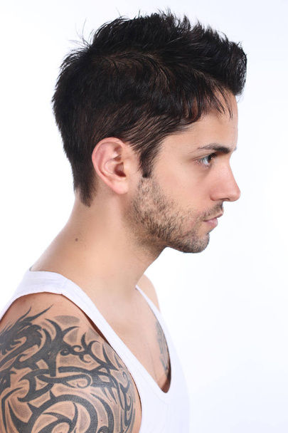 Πορτρέτο του ένα όμορφο τατουάζ τον άνθρωπο - Φωτογραφία, εικόνα
