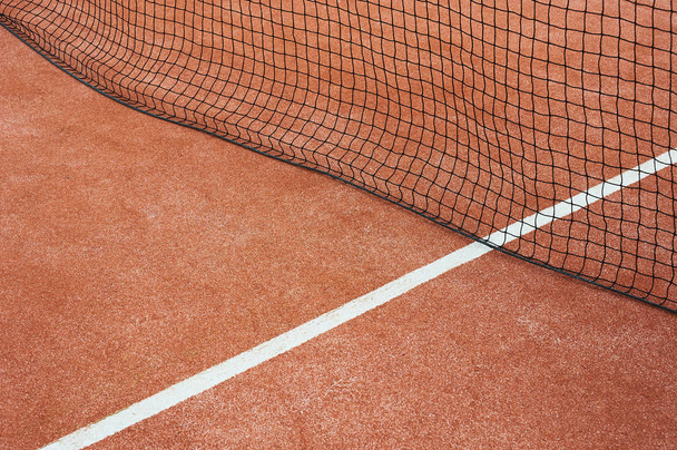 tennis net and orange court surface  - 写真・画像