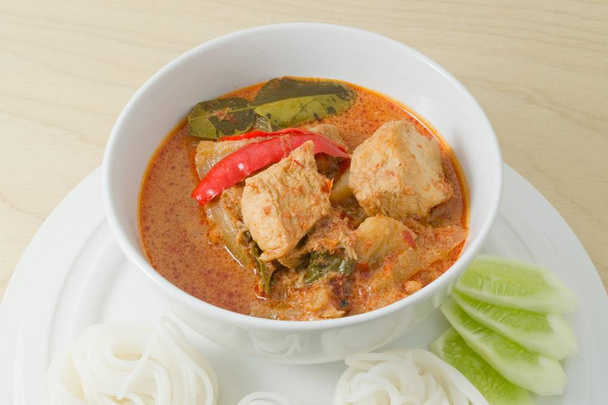 Vegan Red Curry with Thai Rice Vermicelli - Φωτογραφία, εικόνα