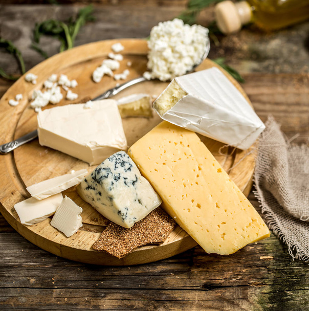 Peynir kompozisyon farklı türleri - Fotoğraf, Görsel