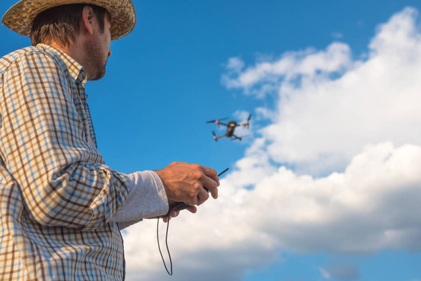 Farmer using drone remote control - Foto, immagini