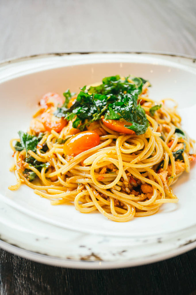 Spicy spaghetti and pasta with salmon - Foto, afbeelding
