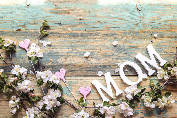 Mothers day message with apple blossom on old wooden background. - Foto, afbeelding