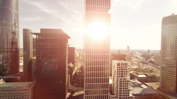 város üzleti negyed és a felhőkarcoló épületek - Felvétel, videó