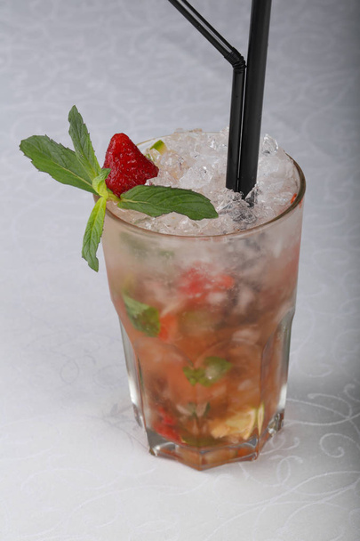 Strawberry mojito cocktail - Photo, Image