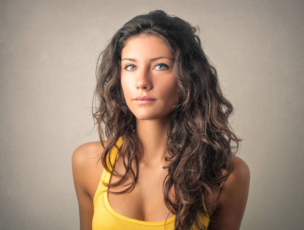 Young brunette woman looking into the camera - Foto, imagen