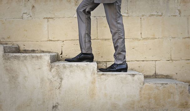 Businessman stepping on the stairs - Foto, Imagem