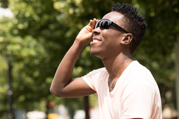 Stylish african american man in sunglasses - Фото, изображение