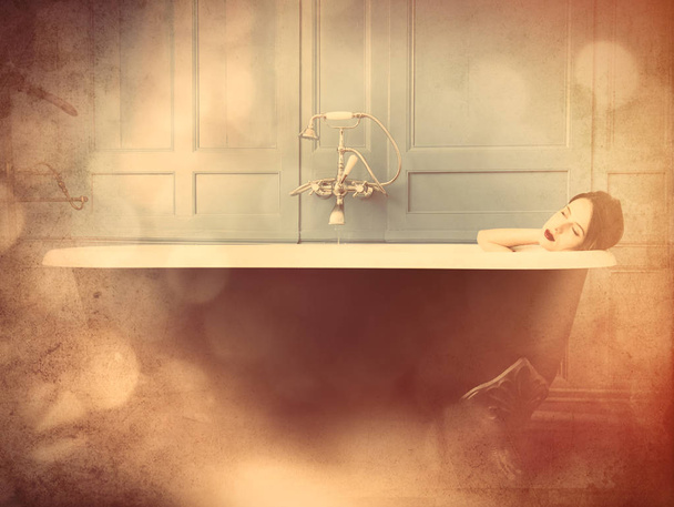 Jeune femme dans le bain
 - Photo, image
