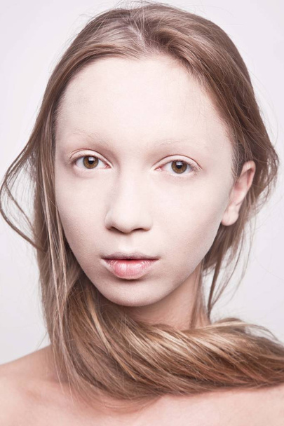 woman with pale skin of face - 写真・画像