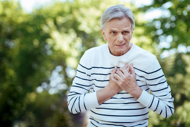 Senior man feeling awful pain in chest on the street - Zdjęcie, obraz