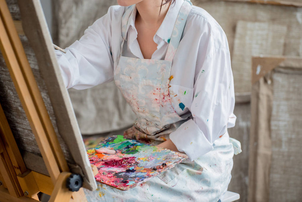mladá malířka - Fotografie, Obrázek