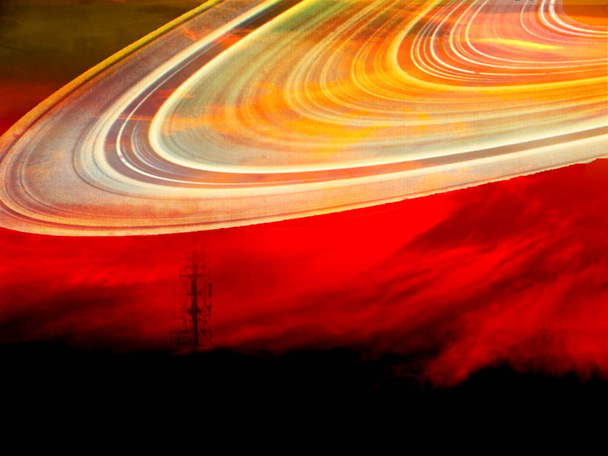 Station en Saturnus ring licht over donkere hemel - Foto, afbeelding