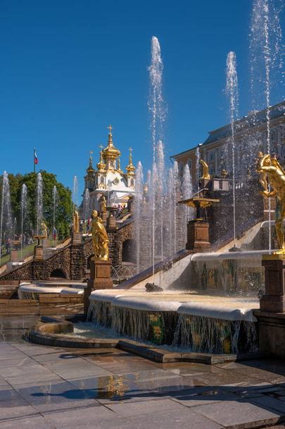 Great cascade. It consists of many fountains and is decorated with bronze gilt sculptures. Petergof, St. Petersburg, Russia. - Foto, imagen