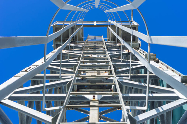 фіксовані сходи для сходження на маяк
 - Фото, зображення