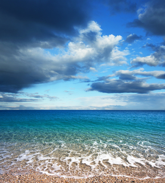 ビーチと青い海 - 写真・画像