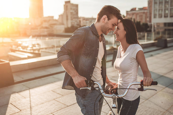 Romantic couple with bicycles - Foto, Imagen