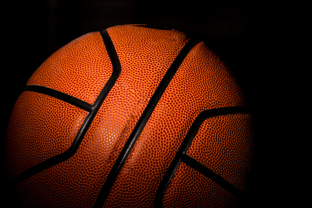 basketbal na černém pozadí - Fotografie, Obrázek
