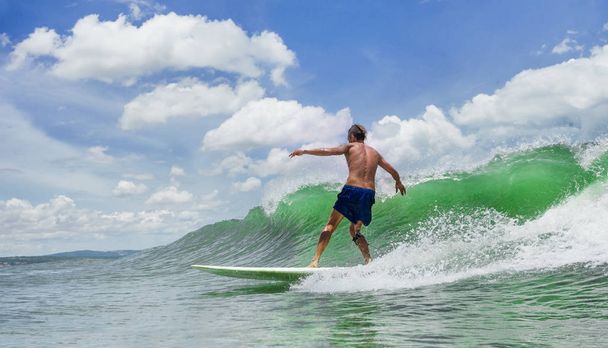 Man Surfing a Wave  - Zdjęcie, obraz