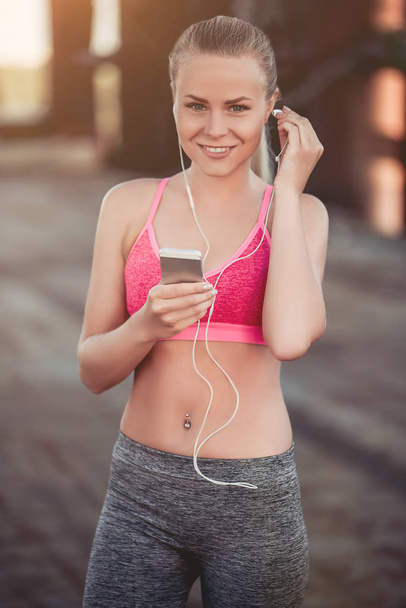 girl is listening to music - Photo, Image