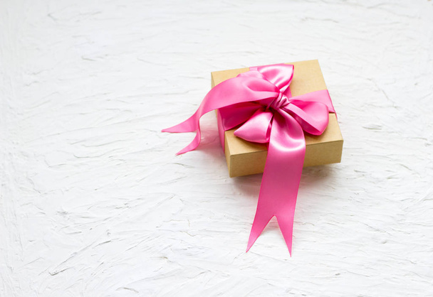 gift box with. pink satin gift bow - Foto, Imagem