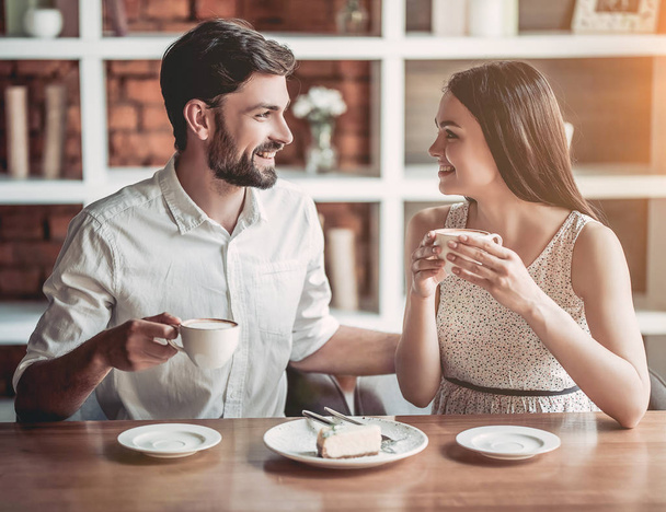 Couple drinking coffee  - Foto, Imagen
