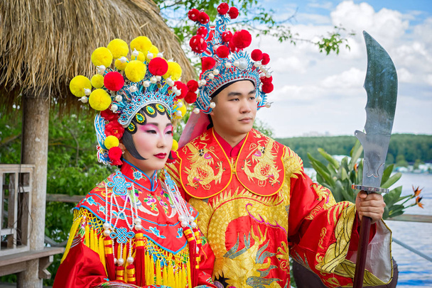 アジアの赤い中国の伝統衣装の男女 - 写真・画像