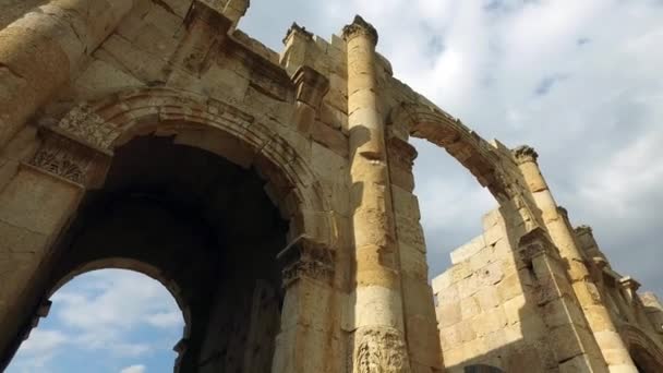 Oude ruïnes van de tempel van een heiligdom - Video