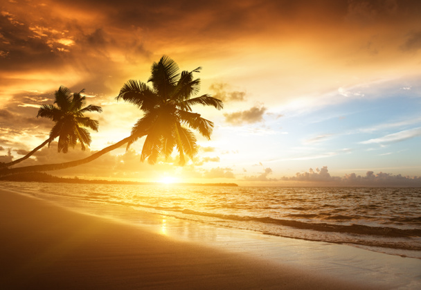 Puesta de sol en la playa del mar Caribe - Foto, Imagen