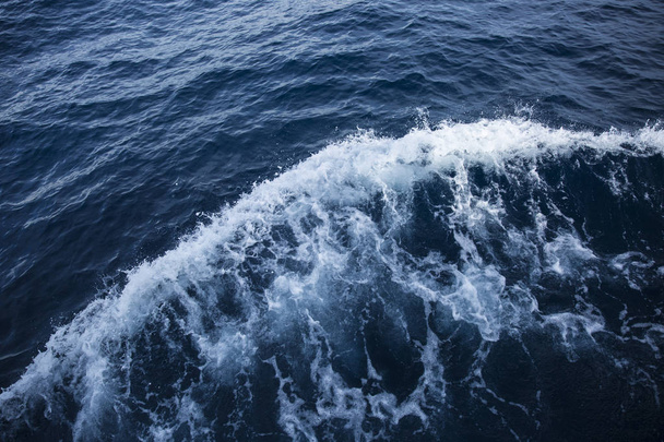 Fondo olas azules del mar con espuma de mar
 - Foto, Imagen