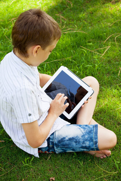 Boy with tablet - Zdjęcie, obraz