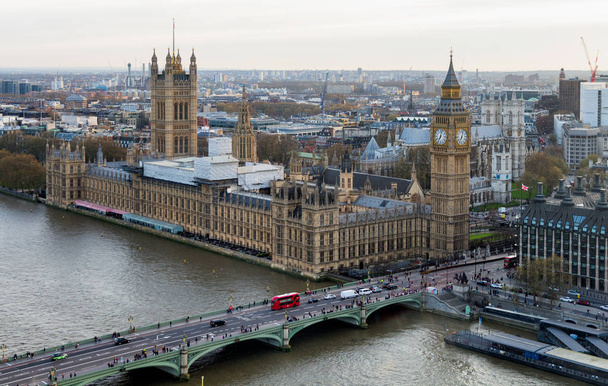 Luchtfoto van Londen en de rivier Thames, Verenigd Koninkrijk - Foto, afbeelding