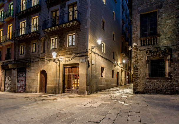 Tyhjä katu Barri Gotic yöllä, Barcelona
 - Valokuva, kuva