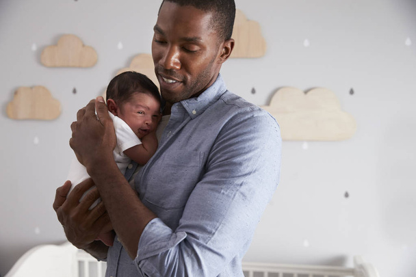 Father Holding Newborn Baby - Valokuva, kuva