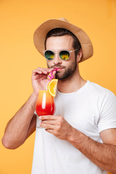 Serious man in sunglasses drink cocktail - Фото, изображение