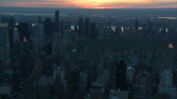 NYC κεντρικό πάρκο ηλιοβασιλέματος εναέρια - Πλάνα, βίντεο