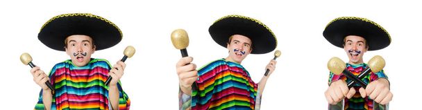 śmieszne młody meksykański potrząsanie marakasami na białym tle - Zdjęcie, obraz