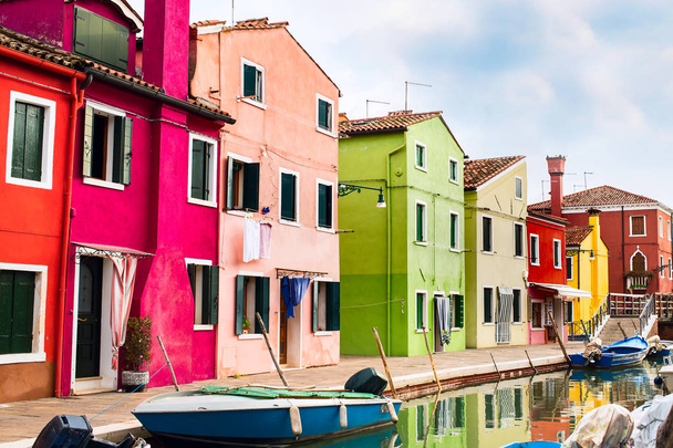 Венецианская достопримечательность, остров Бурано, красочные дома
 - Фото, изображение